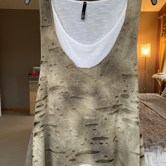 Women Medium(fits Small) 2 piece tank top. NWOT - Picture 1 of 6